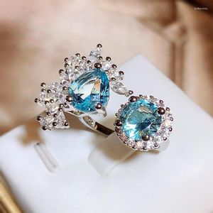 Pierścienie klastra Wyolbrzymione Opiekan Ocean Blue Topaz Sapphire Otwarcie Regulowany Pierścień dla kobiet Kwiaty Full Diamond Party Party Biżuteria