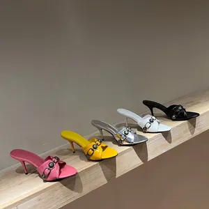 Cagole ラムスキンレザーミュールサンダルスタッドバックル装飾靴ラウンドスリップオンオープンつま先スティレットヒール女性の高級デザイナーシューズ女性工場履物