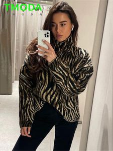 Swetery dla kobiet t Moda Women Streetwear Animal Wzór Jacquard Turtleeck Sweter Ladies Lose modne dzianiny Tops Kobieta 230105