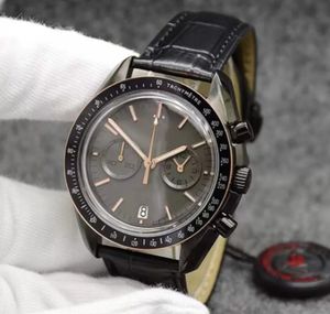 2023 44mm Erkek Saatler Kuvars Kronograf Gümüş Siyah Diyal Moonwatch Deri Band Tacimeter İşaretlerini Gösteren Koyu Tarafları Bilek saatleri Lüks Tasarımcı