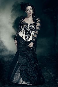 Gotiska svartvita korsettkorgsjärgbröllopsklänningar med långärmad spetsjacka Applique Vintage viktorianska brudklänningar plus storlek kvinnor maskerad klänning