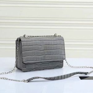 H￶gkvalitativ miljon￤rv￤skor Designer Kvinnor Handv￤skor Flap Shoulder Bag Female Stripe Ladies Brand Handv￤ska Pl￥nbok Luxur Hand Mother Bill of Lading Womens Tote 004