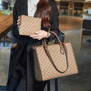 2023 V￤skor Clearance Outlets Small Autumn and Winter Tote Women's Capacity Portf￶ljd m￥ngsidig arbetspendlare Dator En axel b￤rbar stor v￤ska