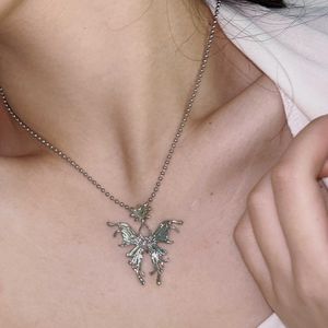 2022 Nowy moda zabytkowa płynna wisior motyl Naszyjniki zwierzęce owady różowe kryształowe łańcuchy szyi biżuteria dla kobiet dziewczyna 0206