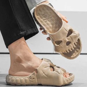 New Personalized Skull Design Men Slippers 2023 Summer Outdoor Fun Slides Thick Bottom of Beach Nonslip Leisure Women Sandals 0207