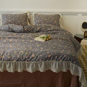 Yatak takımları pamuk çift katmanlı iplik kız seti vintage çiçek ve dantel fırfırlar patchwork yorgan yatak tabakası yastık kılıfları