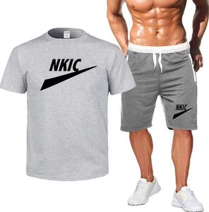 Летние мужские спортивные костюмы, дышащая повседневная футболка и шорты, комплект из двух предметов, мужской спортивный костюм, модный спортивный костюм с коротким рукавом, логотип бренда с принтом
