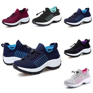 2023 Laufschuhe Fly Knit Sockenschuhe Jogging Designer Plattform Sportschuhe Lässige große Größe Schnürschuhe Damen Outdoor Schuhgröße 36-40