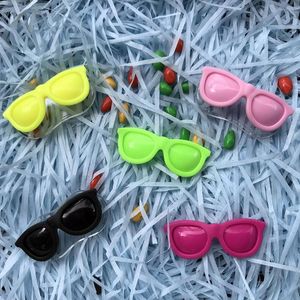 Broches VJ 2pcs Moda Plástico Rosa Black Sunglasses Roupas Broche de óculos magnéticos para mulheres Presentes