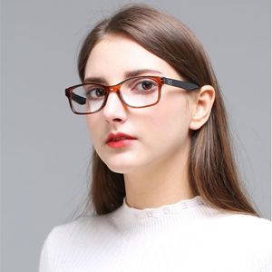 Solglasögon Brand Fashion Ms. Men Plastic Optical Glasses Simple Design Classic Spring gångjärnsläsning 1.5 Clear Lenses