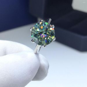 Cluster-Ringe Geoki 925 Sterling Silber Perfekter Schnitt 5 Karat bestandener Diamanttest Grüner Moissanit-Ring Luxuriöser großer Smaragd-Hochzeitsring für Frauen