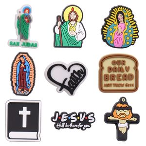 Atacado 100 pçs san judas jesus religião sapatos acessórios adulto jardim sapato fivela decorações diy croc encantos jibz crianças presentes