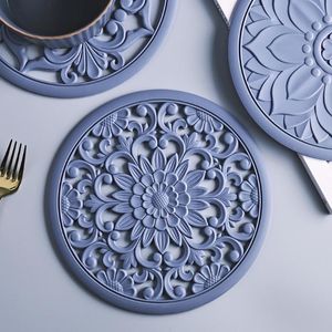 Table Mats & Pads 3pcs/set 20cm Round 3D Embroider Silicone Placemat Tableware Oil Resistant Heat Insulation Tablemat Kitchen UtensilsMats