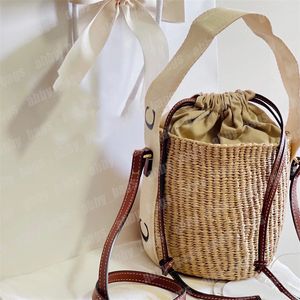 럭셔리 양동이 가방 여성 Drawstring Woody C Tote 디자이너 Crossbody 밀짚 어깨 가방 여름 바구니 가방 핸드백 실린더 지갑