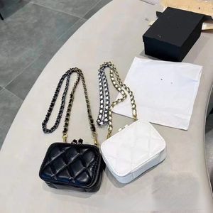 Nowe design torebki Modne skórzane torby na ramię pudełko pojemnik na luksusowe torebkę z uroczą literą łańcuch cross body cross -cross torebka lady crossbody torebka