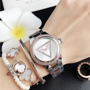 Quartz varumärkesklockor för kvinnor Girl Triangle Crystal Style Metal Steel Band Watch GS24256Z