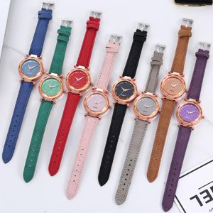 السماء النسائية مشاهدة الفاخرة الإناث Quartz Wristwatch Frosted Pu الجلود DIAL عارضة الأزياء سوار السيدات الفتيات هدية على مدار الساعة