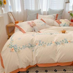 Sängkläder sätter färskt bomullsgarnfärgat tvättat fyrdelar set pastoral liten blomma broderad täcke mjuk andningsbar