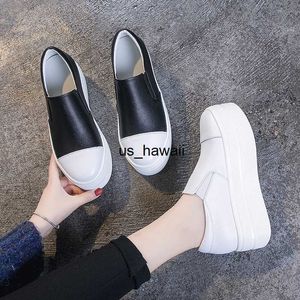 Klänningskor Kvinnor Flats 2019 Spring Autumn äkta läderskor Kvinna Slip On Shoes Casual Thick Sole White/Black Platform Sneakers T230208