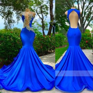 2023 Royal Blue Prom Kleider für schwarze Mädchen O Hals Lange Spitzen Applikationen Kristallperlen Geburtstagsfeier Kleid Meerjungfrau Abendkleider Rückenless Ärmellose
