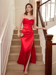 Sukienki imprezowe Satynowa czerwono czerwona sukienka formalna na wieczorne ślub gwiazdy