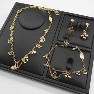 Luxury Design Necklace Choker Chain 18K Gold Plated Stainless Steel Necklaces Pendant Fashion Women Wedding Jewelry Accessories With box