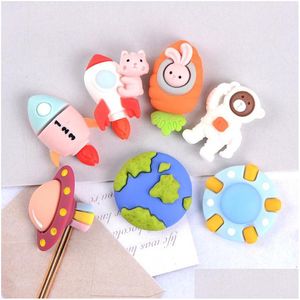 Andra 20st/Lot Mini Harts Components Bear Astronaut Airship Earth Flatback Cabochon Miniature Mönster Applique Ornament Craft Diy Sc Dhmex