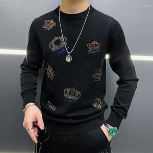 Suéteres masculinos Design de inverno Coroa Padrão Diamond Men's Sweater de malha casual Impressão preta e branca Top para se aquecer na rua