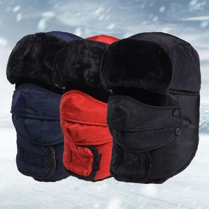 Berets 2023 BALACLAVA EARFLAP BOMBER HATS CAPS SCALF MĘŻCZYZNA KOBIETA ROSSIJSKA USHANCA TRAPPER HAT TROUSTER SNOW