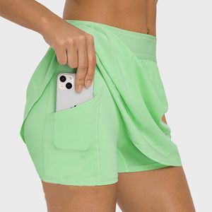 L-229 Water-Cooled Fabric Cool Mid-Rise Shorts Yoga Sweatpants 2 in 1 Tennis Shorts Built-in Liner Side Pocket Sports Short Skirts for Women