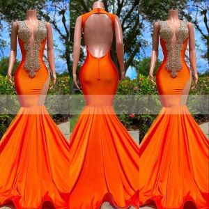 2023 Arabische Ballkleider, luxuriöse Kristallperlen, Strasssteine, orangefarbenes Abendkleid mit tiefem V-Ausschnitt, Meerjungfrau, formelle Partykleider, offener Rücken, ärmellos