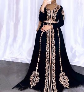 Elegant muslimsk marockansk kaftan kvällsklänningar långa ärmar en linje satin formella party klänningar arabiska dubai abaya caftan guld broderi pärlad kändis prom klänning