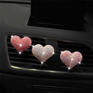 Decorazioni per interni Fragranza creativa per veicoli Inserto diamantato Love Conditioner Presa d'aria Clip per profumo Interni per auto femminili 0209