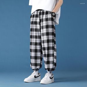 Мужские штаны Корейские мужчины Плед Винтаж Бережек Широкие брюки Человек -уличная одежда Черная белая клетчатая