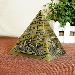 Oggetti decorativi Figurine Metallo egiziano Faraone Cheope Piramidi Figurina Piramide Edificio Statua Miniature Home Office Desktop Decor Regalo Souvenir 230208