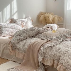 Set di biancheria da letto francese romantico autunno e inverno cotone spazzolato letto copripiumino floreale retrò in quattro pezzi