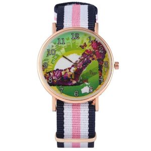 Orologi da polso Orologio da donna Farfalla Scarpe col tacco alto Quadrante modello per donna Orologio da polso con cinturino in colore misto per ragazze