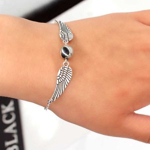 Link Chain Golden Snitch Armband Deathly Hallows Potters Quidditch Ball Silver Antique Angel Wing Charm smycken gåvor för fans Tillbehör G230208