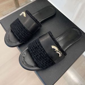 Sandały damskie Płaskie obcasy Kapcie Faux Perła Tweed Sandały Złoty metalowy łańcuch Slajdy Pilizowane tekstury Mule Flip Flop Flop-On Beach Buty na zewnątrz swobodny buty plus rozmiar