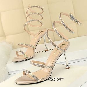 Letnie kobiety sandały klub nocny 8 cm cienki 2024 Wysokie zielone czerwone sztyletce Glitter Crystal Roman Sandal Sho