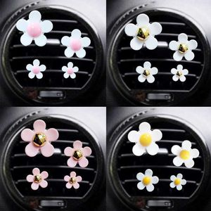 Interiördekorationer 4 PCS OUTLET Vent Perfym Small Daisy Conditioning Aromatherapy Clip Car Interior Decoration Supplies Air Freshener 0209