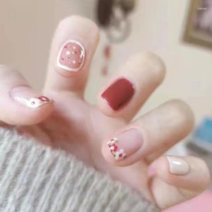 Falska naglar Kort fyrkantig Fake Spot Design Nail Tips Blomma Mönster Fransk bärbar rosa gradient Lämplig Fairy Decal