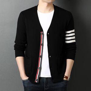Erkek Sweaters Üst Sınıf Otum Kış Markası Moda Örme Erkekler hırka kazak Siyah Koreli Sıradan Katlar Ceket Erkek Giyim S-3XL 230208