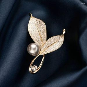 Broszki 2023 Moda elegancki pełny kryształowy liść kryształowy symulowany perłowe szpilki dla kobiet biżuteria