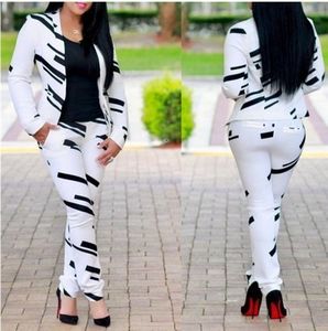 Kvinnor Tvåbitar byxor Kvinnor S Fashion Black White Randig Print axeljacka Piece Set 230209