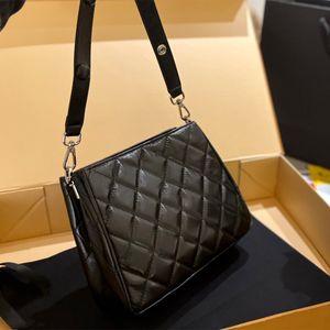 7a Top Designer Luxury Handbag Women's Bag Leather Silver Chain Crossbody Black and White Sheepskin Shoulder Cross Body 23cm Ladies Tote Bag