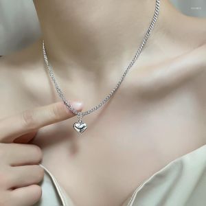 Подвесные ожерелья сладкое ожерелье в форме сердца минималистская модная короткая клавиля глянцевая серебряная украшения на шее