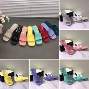 Kvinnorsandaler Snyggt lyxmärke Slipper house Modeklassiker Dearfoam Sandal högklackat tofflor lyx Vardagsskor Dam Läder Alphabet strandsko