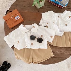 Roupas conjuntos de roupas irmãs irmãos roupas gêmeos de estilo de estilo infantil de 06 anos de verão menino de urso calça de urso bebê caça superior w230210