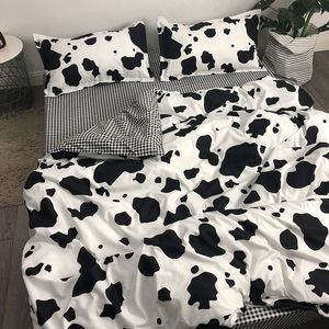 Bedding Desets Black and White Cow Listrado de quatro peças Conjunto 1 5 m1 8 m Dormitório de um aluno Três peças 001 230210